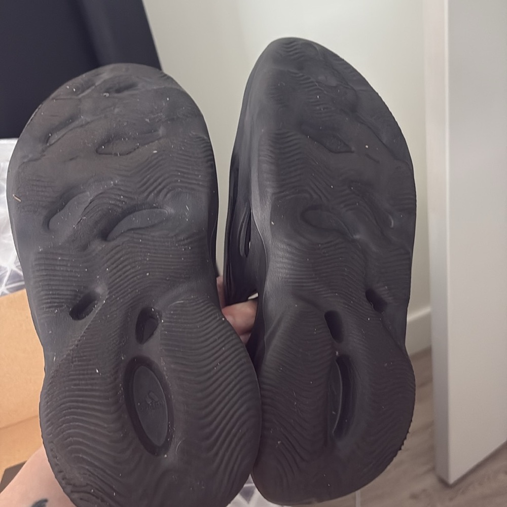 Adidas YZY Foam RNR Box